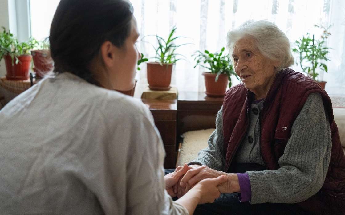 Senioren in einer Wohngemeinschaft beim gemeinsamen Kaffee