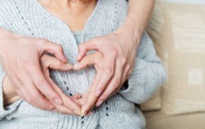 Arbeitsvertrag und rechtliche Pflichten bei Betreuungskräften im Haushalt