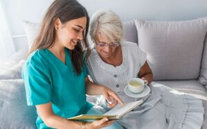 Vertrauensvolle Zusammenarbeit mit Betreuungskräften im Alltag