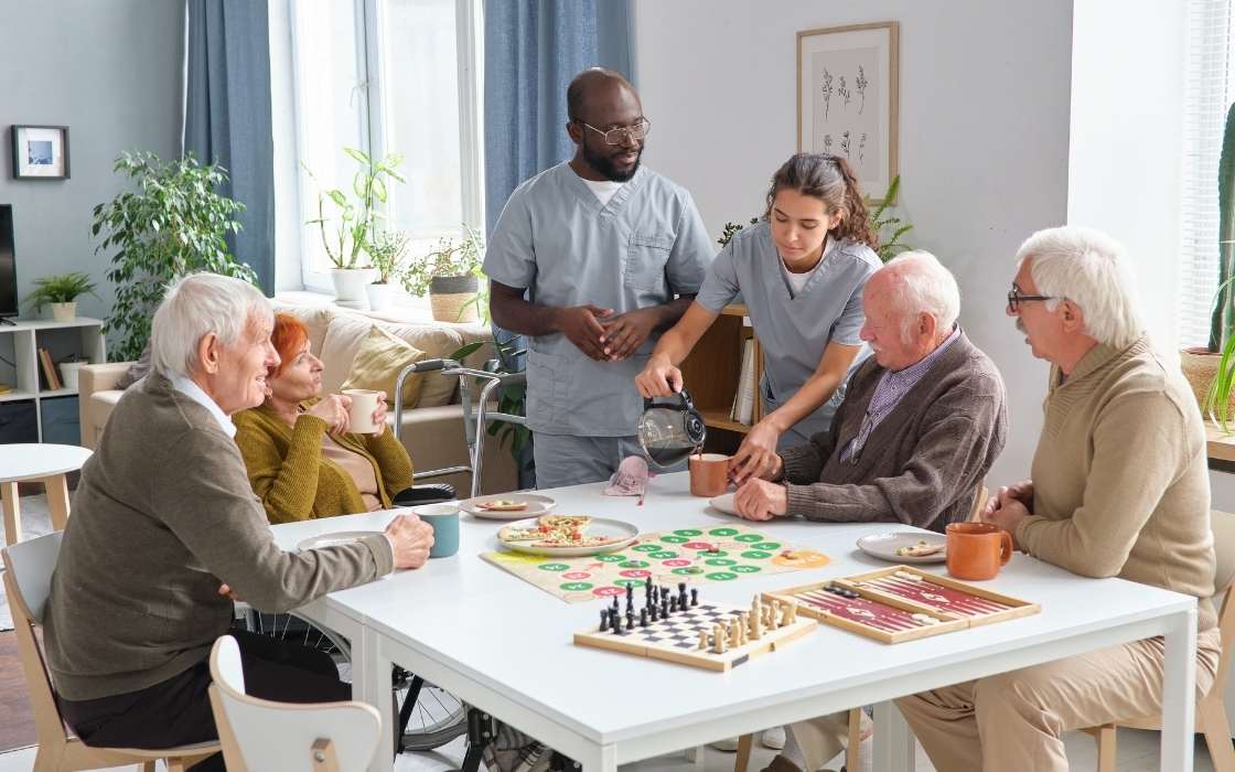 Beratung zur Zusammenarbeit mit einer Pflegeagentur in der häuslichen Pflege